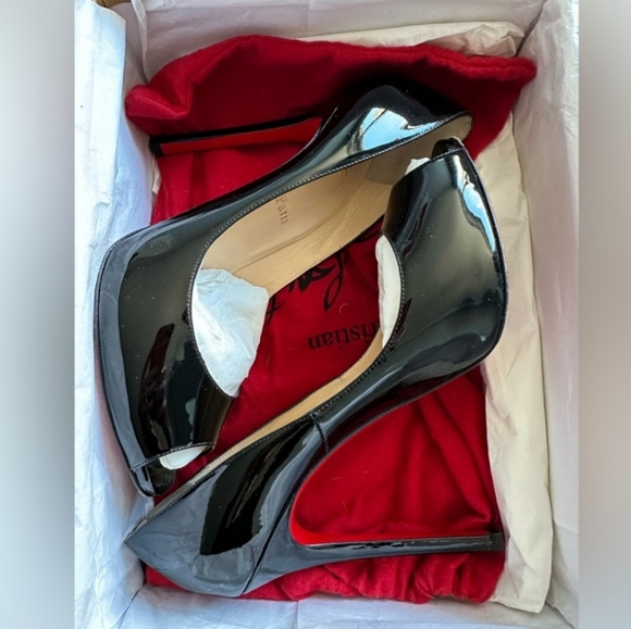 Christian Louboutin - Picture 4 of 8